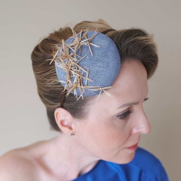 kleiner Kopfschmuck, blaugrau, creme